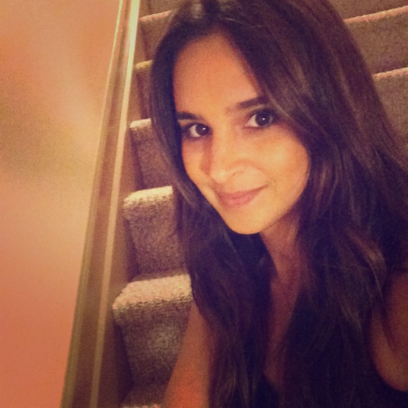 Meet your Posher, Nicole - Picture 2 of 4